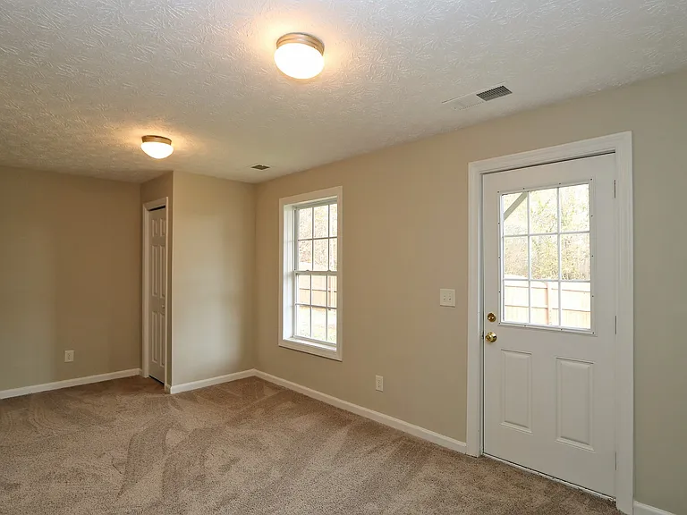 102 Providence Dr — Photo 20