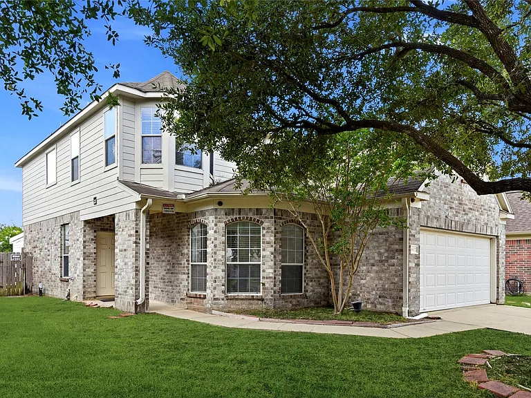 18427 Grove Brook Ln — Photo 2
