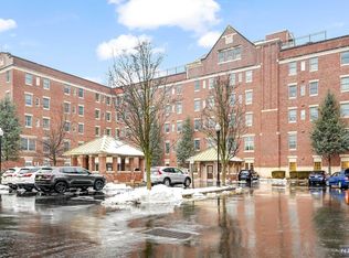 4301 Rio Vista Dr, Mahwah, NJ 07430