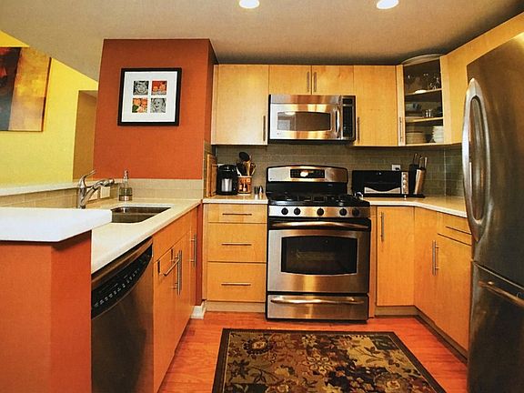 4th image of 149 Essex St APT 6V