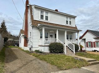 202 Parkwood Dr, Galax, VA 24333