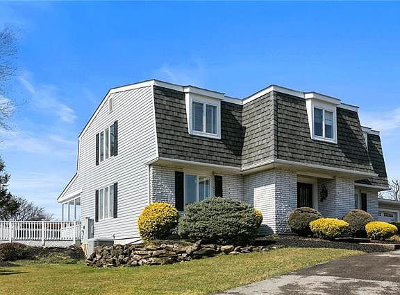 3rd image of 10 Stonecroft Dr