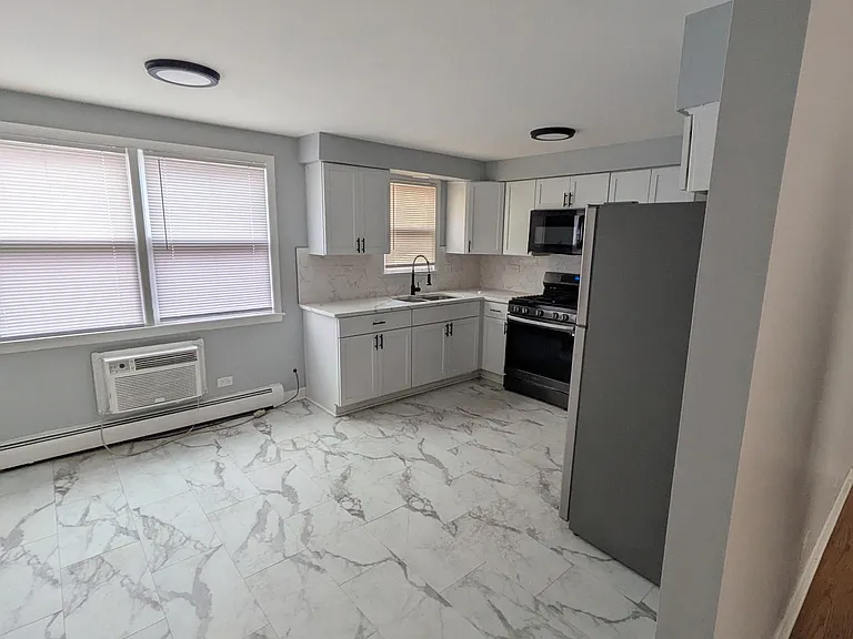 6212 W Montrose Ave #1R — Photo 16