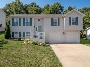 1034 Winter Park Dr, Fenton, MO 63026