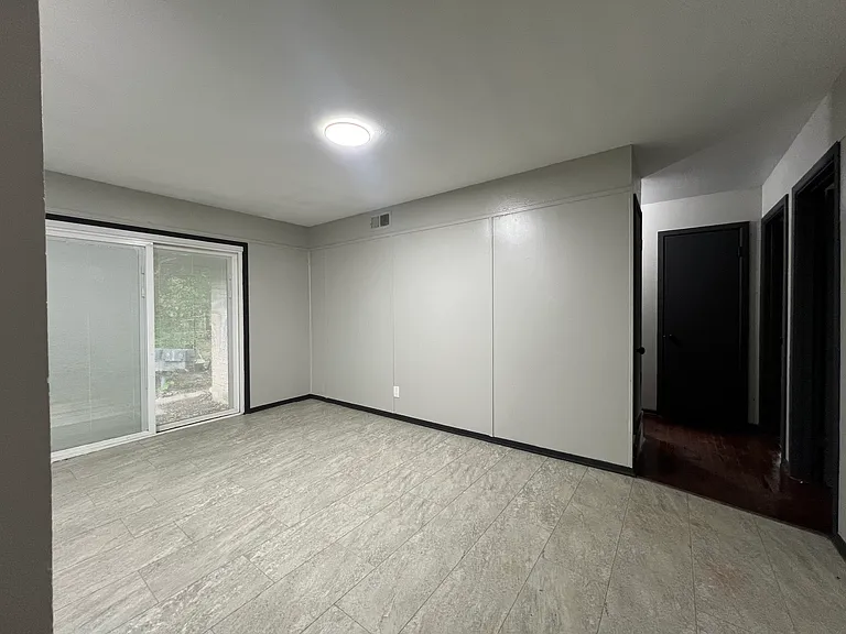 2405 Inadale Ave — Photo 5