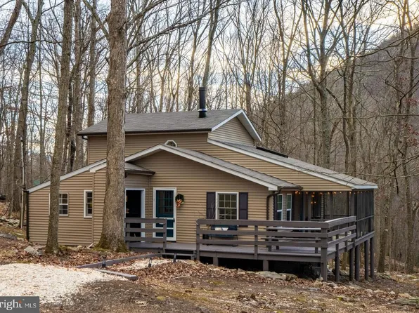 50 Rockview Ln, Great Cacapon, WV 25422