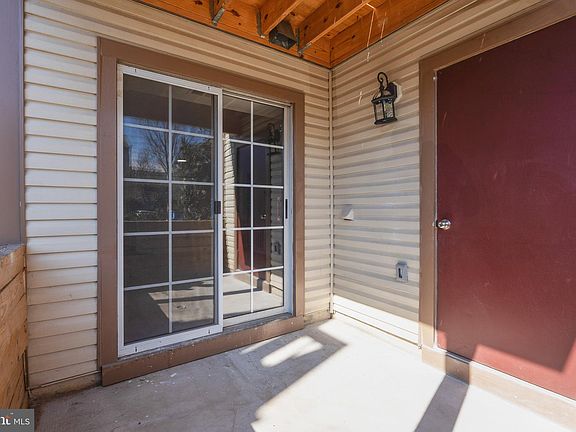4th image of 6904 Victoria Dr Unit D