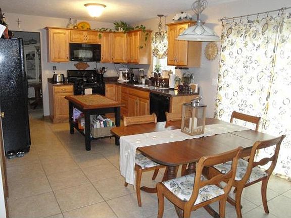 4th image of 833 Anne Ln