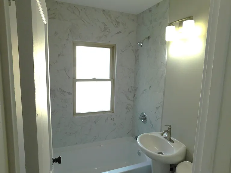 1885 Hawthorne Ave E — Photo 5