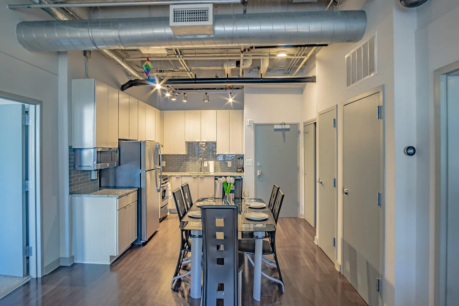 1 bed, 1.0 bath, 742 sqft, $5,339 — Photo 4