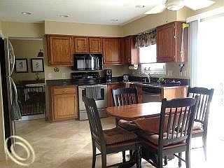 4th image of 3381 Bennington Dr