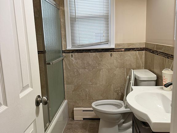 4th image of 422 Cromwell Ave #1F