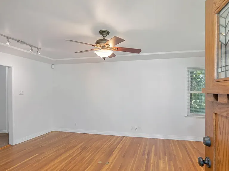 2930 Cedar St — Photo 9