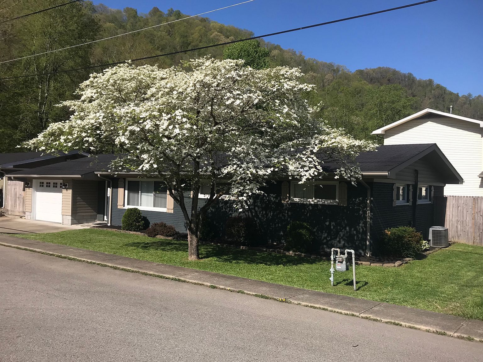 114 Hillside Dr, Prestonsburg, KY 41653 Zillow