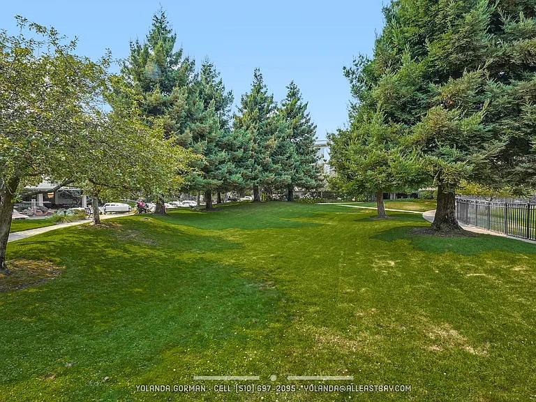 8 Admiral Dr #424 — Photo 25