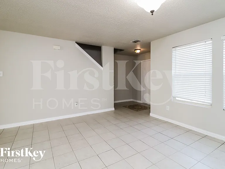 3913 Fox Run Dr — Photo 6