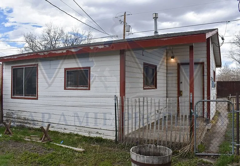 459 1/2 N Cedar St — Photo 1