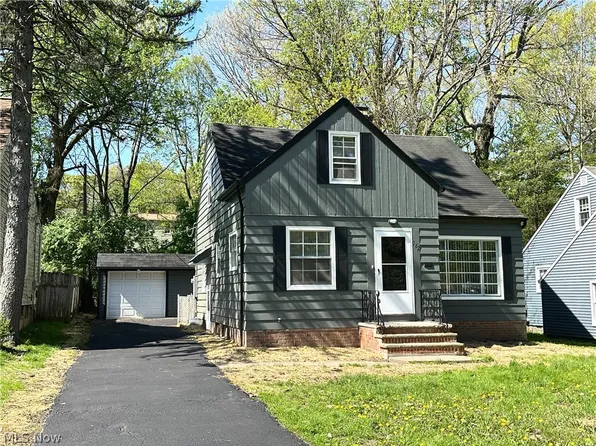 982 Quarry Dr, Cleveland Heights, OH 44121