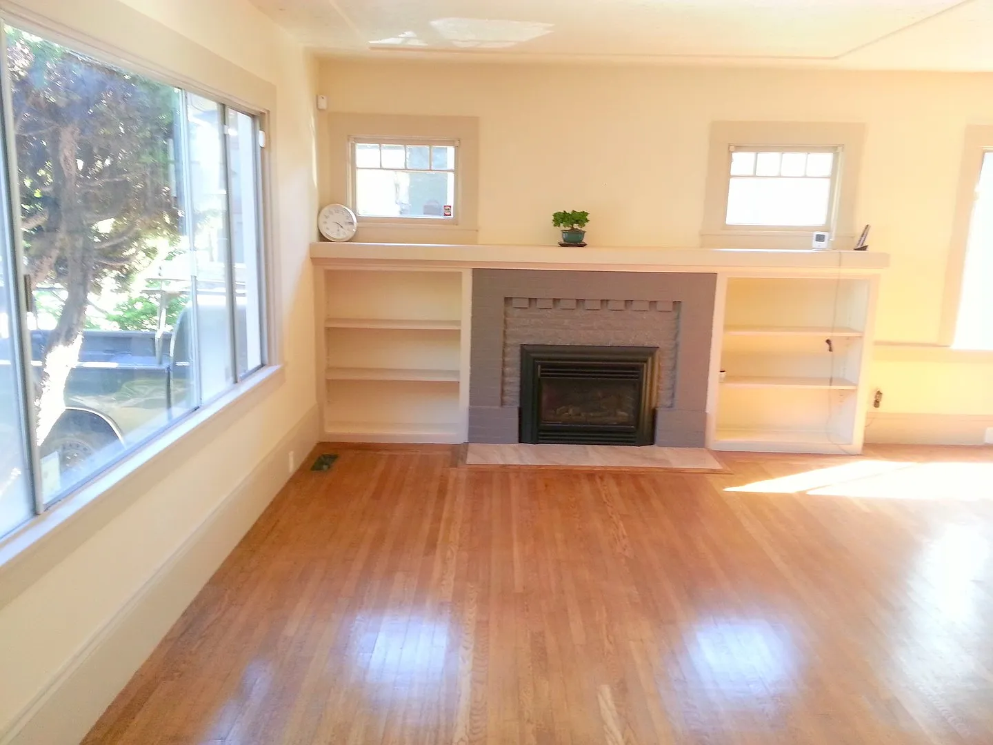 Craftsman home in Temescal w/new appliances, hardwood floors, fireplace, yard and washer/dryer! — Photo 2