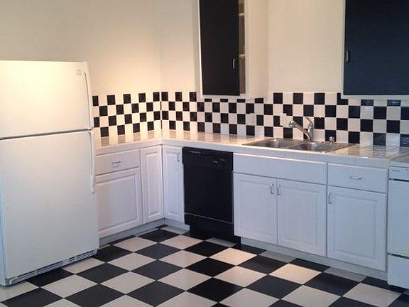 3rd image of 933 W Venice Blvd APT 5