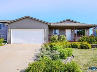 8104 W Kelsey St, Sioux Falls, SD 57106