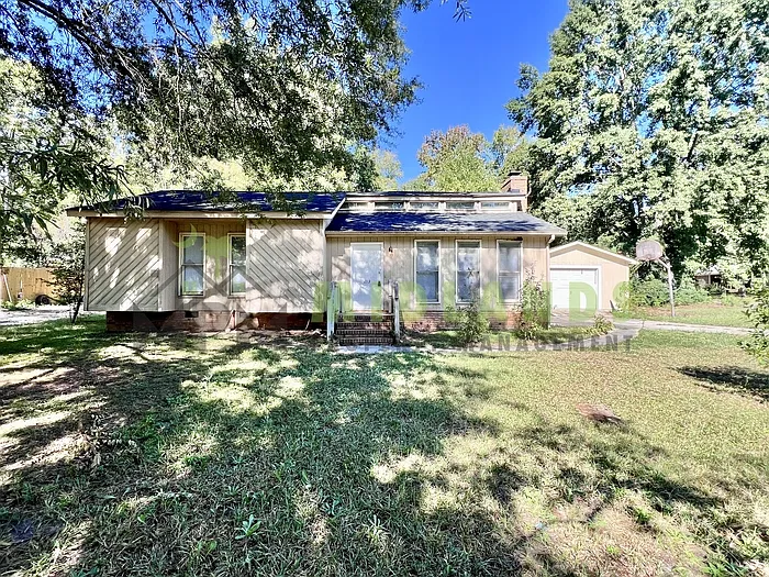 3 bed, 2.0 bath, 1352 sqft, $1,550 — Photo 1