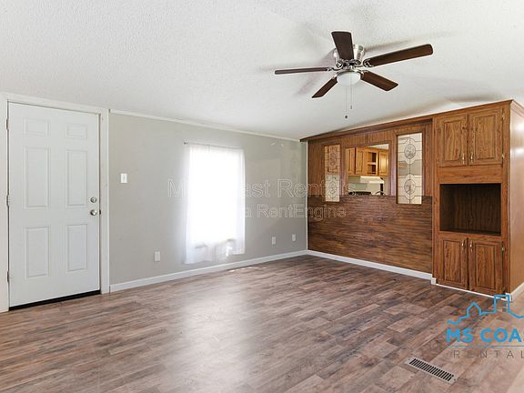 3rd image of 2076 Pine Hill Rd