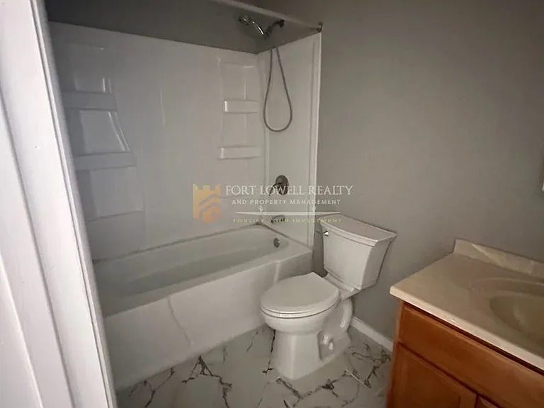 2632-2634 N. 29th Pl - 4 Plex — Photo 7