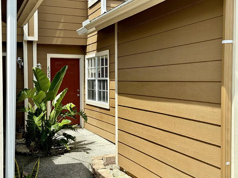 625 Australian Way #B — Photo 2
