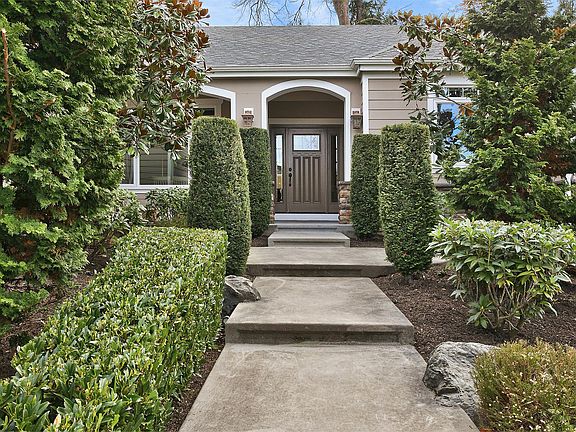 3rd image of 9017 NE 32nd Pl