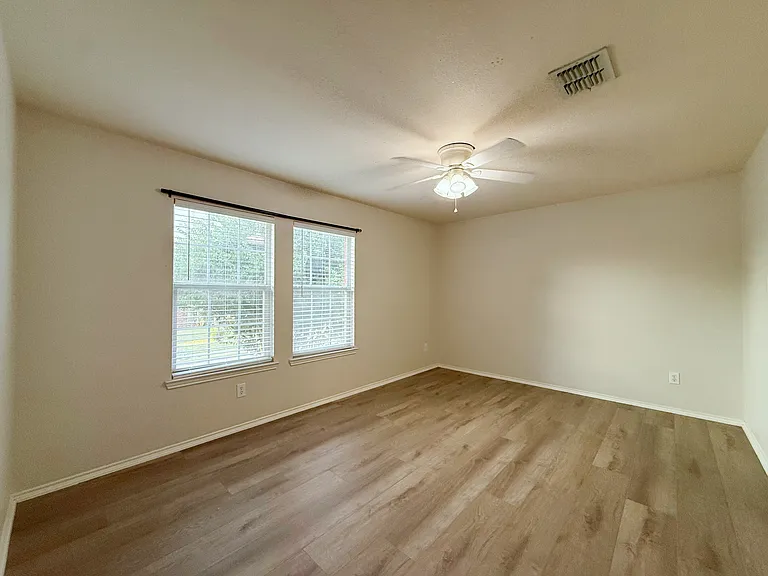 1916 Silver Leaf Dr — Photo 43