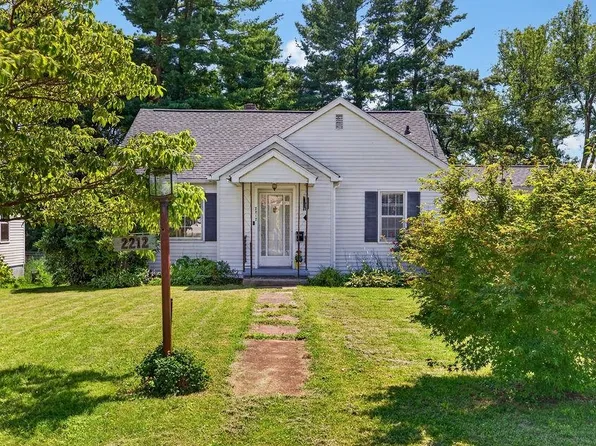 2212 Mount Vernon St, Waynesboro, VA 22980