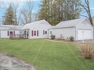 215 Nausauket Rd, Warwick, RI 02886