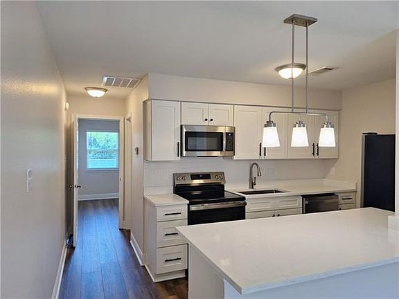 5th image of 4638 Pontchartrain Dr APT R