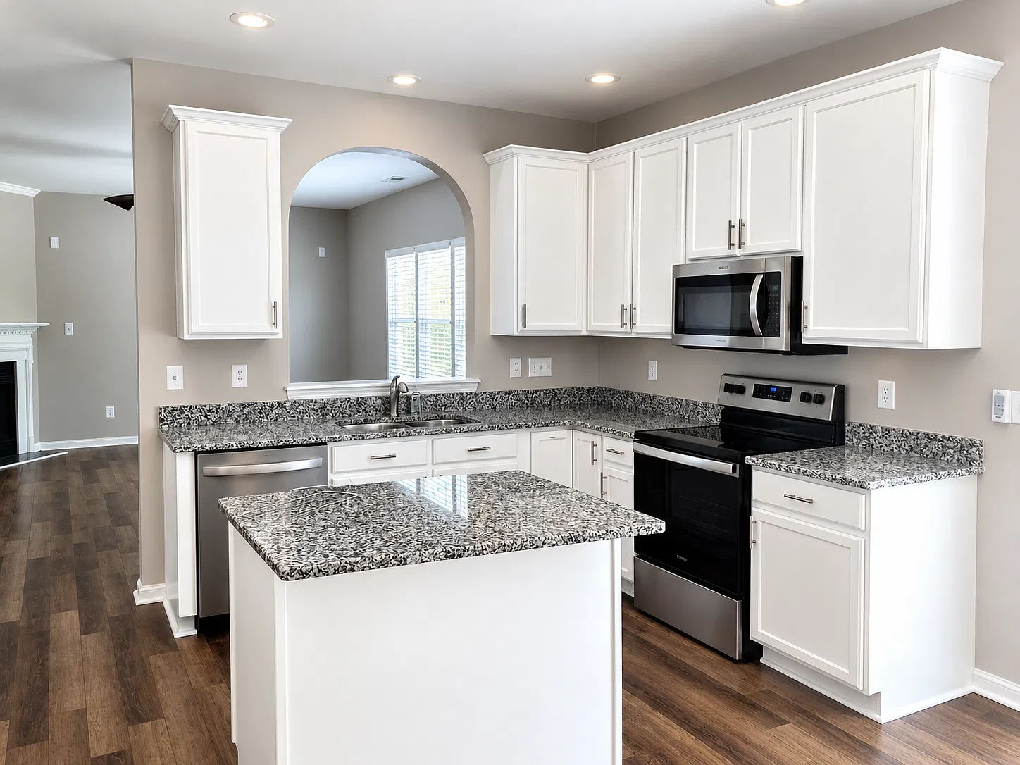 3 bed, 2.5 bath, 2007 sqft, $2,295 — Photo 3