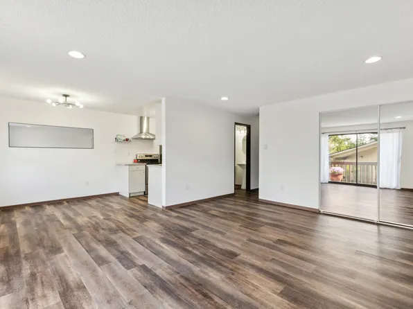 12711 SE 42nd St #A8, Bellevue, WA 98006