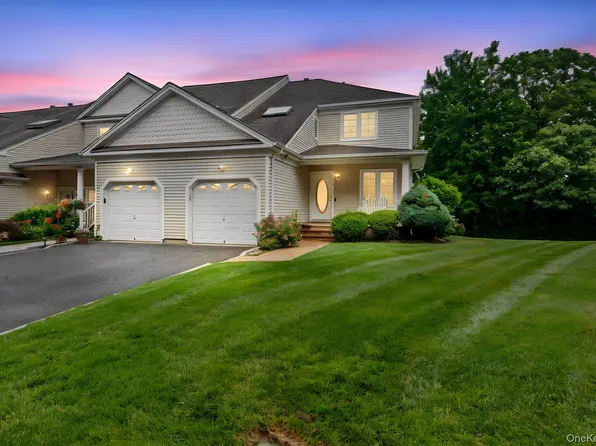 16 Lindbergh Circle, Huntington, NY 11743