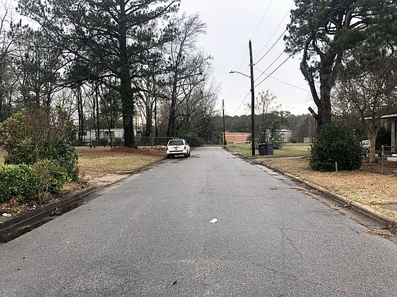 4th image of 605 Center St
