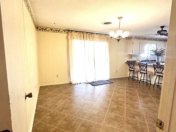 5th image of 866 Windsor Rd