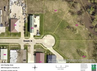 2800 Stonegate Ct, Hiawatha, IA 52233