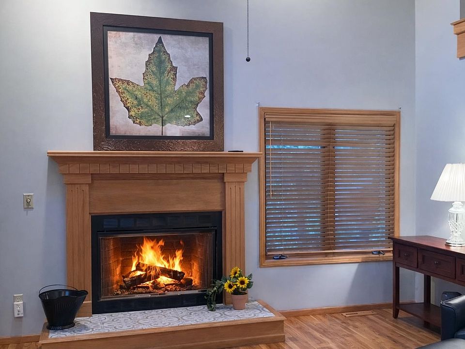 2nd image of 3 Hawthorn Ln