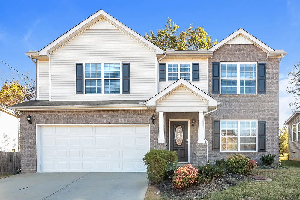 3 bed, 2.5 bath, 2077 sqft, $2,270 — Photo 1