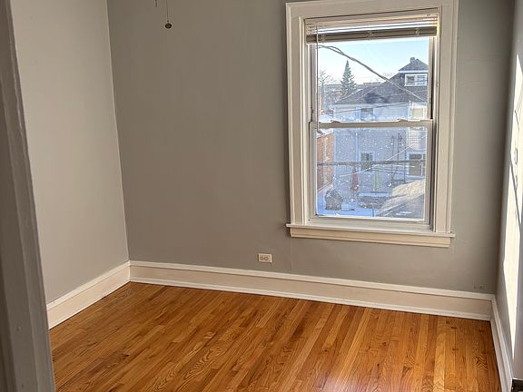 4th image of 7135 W Wrightwood Ave #2W