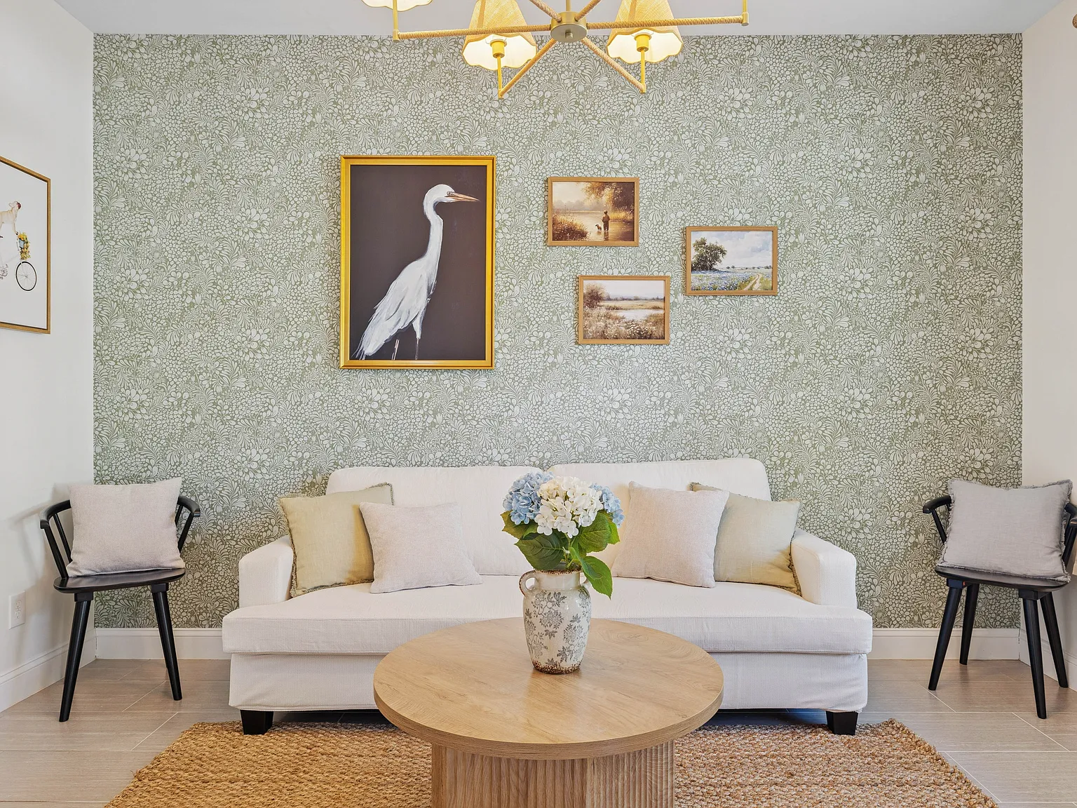 5 bed, 2.5 bath, 2400 sqft, $4,950 — Photo 3