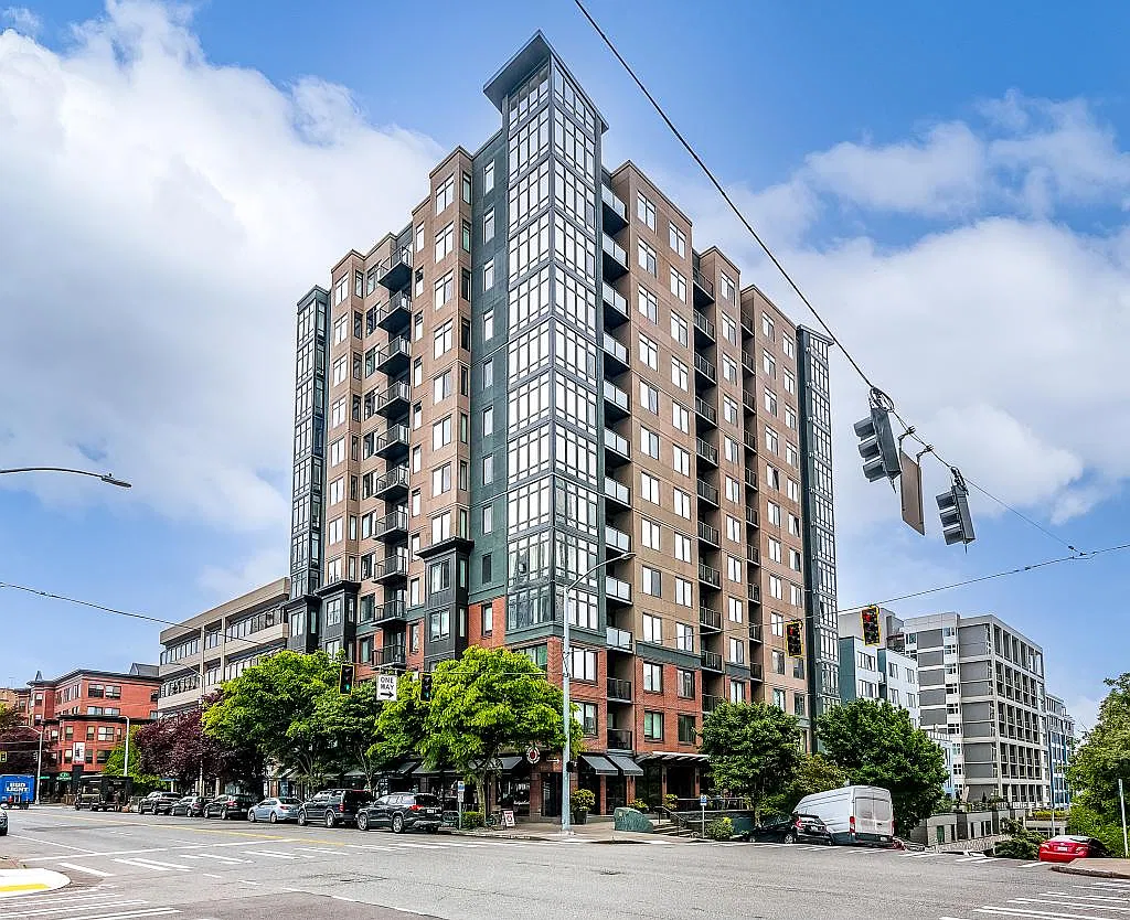 Avenue One Condominiums - 1 bedroom — Photo 1