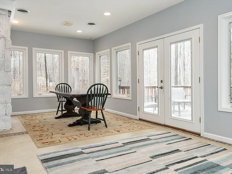 8953 Treesdale Dr — Photo 13