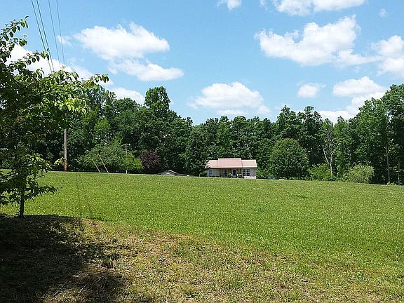 Huge front yard!