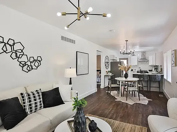 7640 Lynn Ave — Photo 3