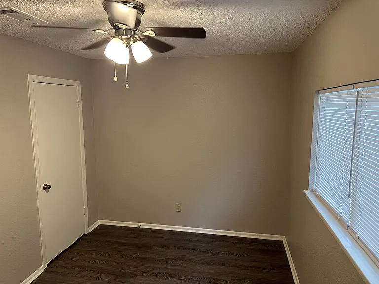 7406 Pipers Ln — Photo 9