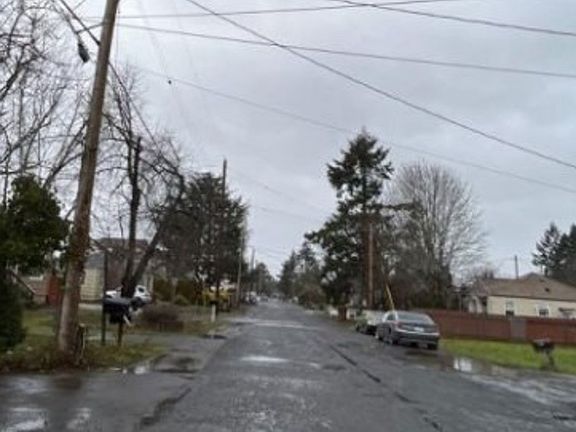 Exterior Neighborhood (street photo)